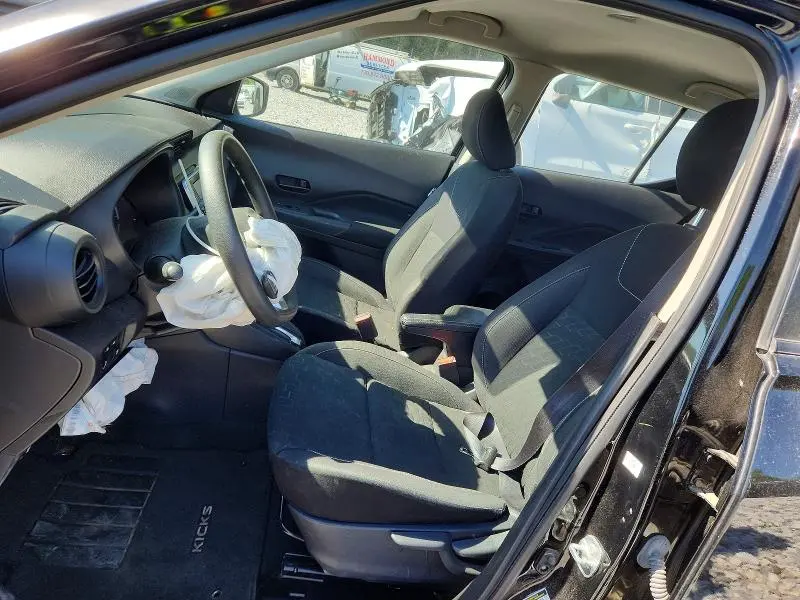 2021 NISSAN KICKS S  