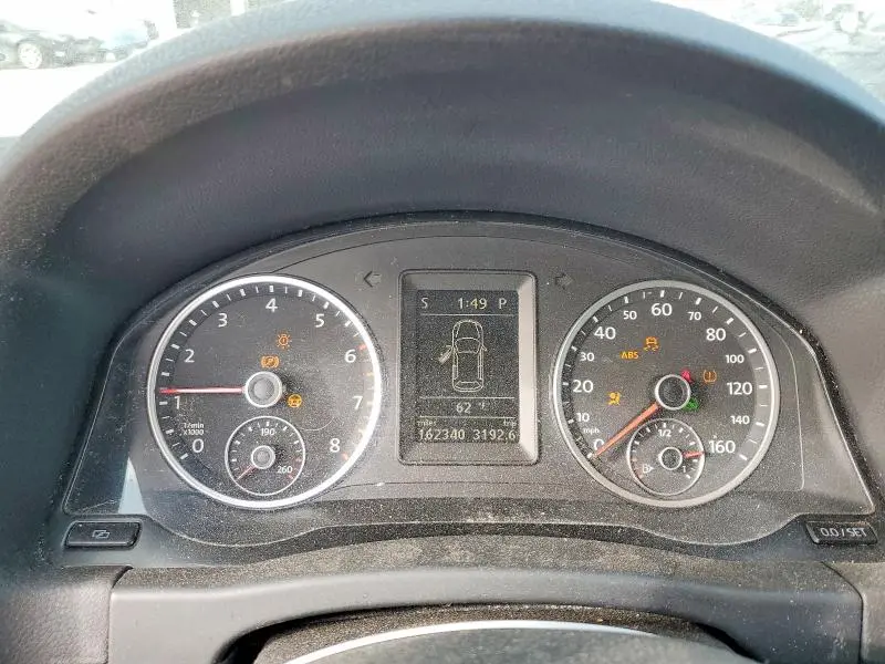 2011 VOLKSWAGEN TIGUAN S  