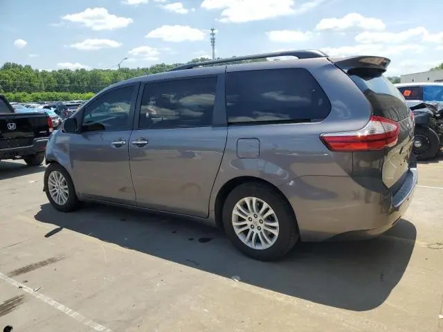 2017 TOYOTA SIENNA XLE  