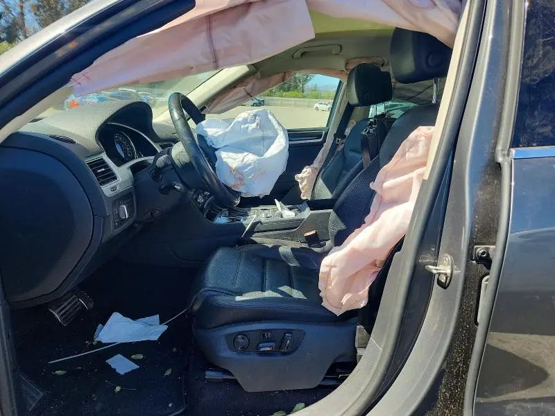 2017 VOLKSWAGEN TOUAREG EXECUTIVE  