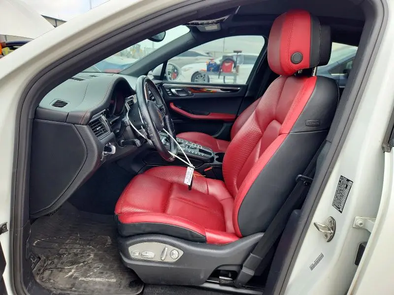 2018 PORSCHE MACAN   