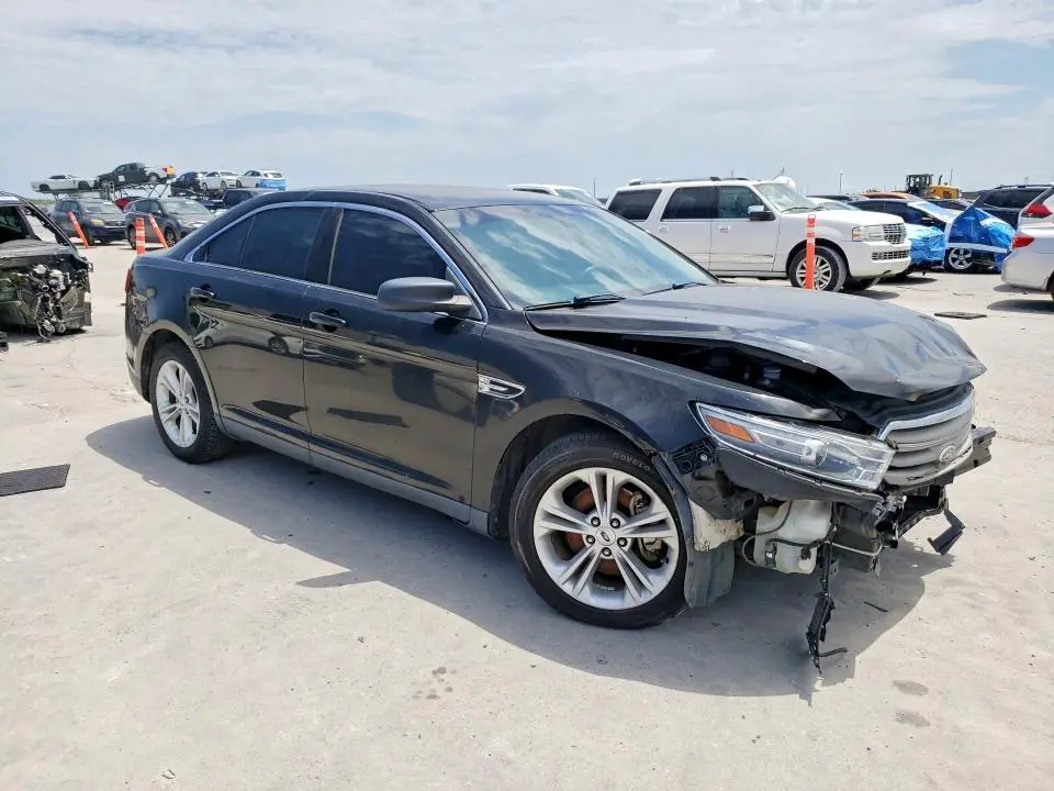 2015 FORD TAURUS SE  