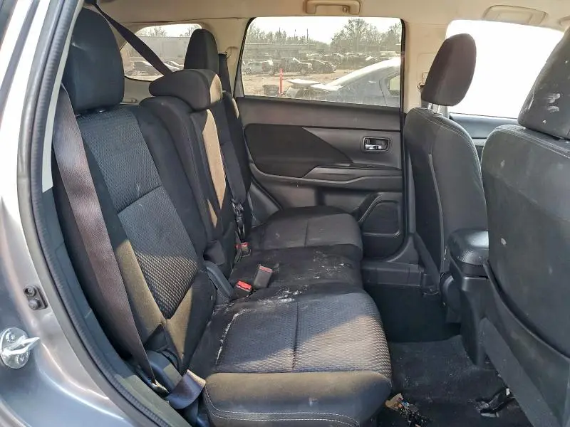 2018 MITSUBISHI OUTLANDER SE  