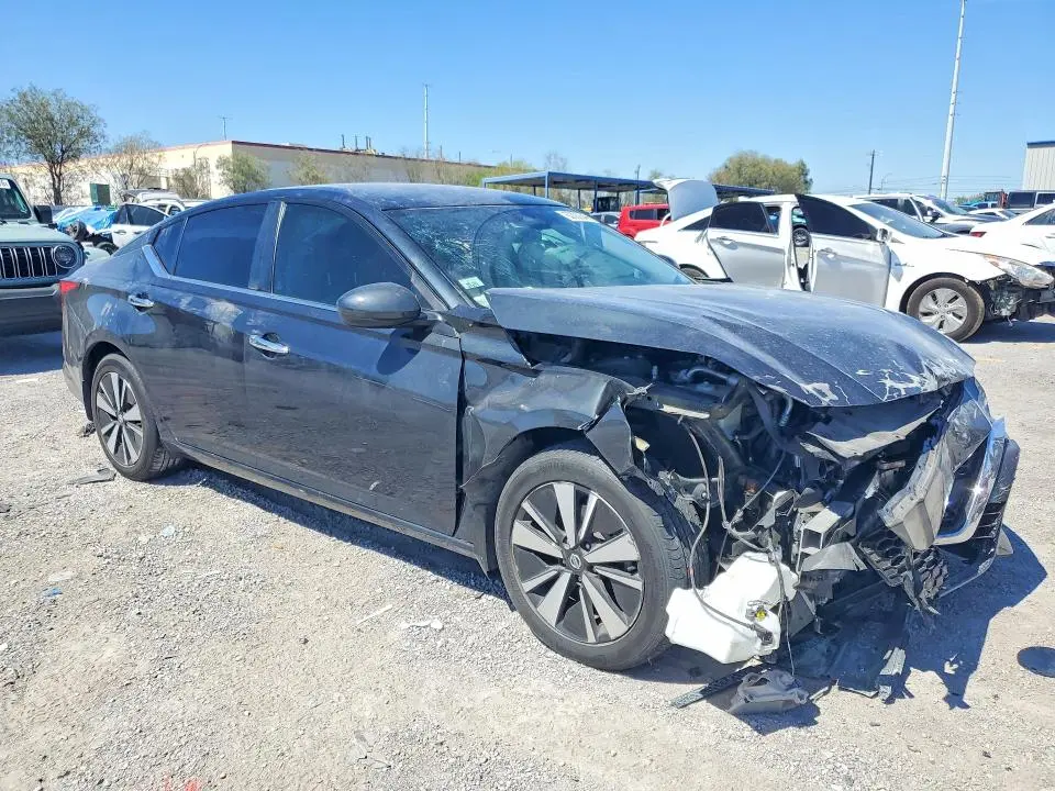 2022 NISSAN ALTIMA SV  