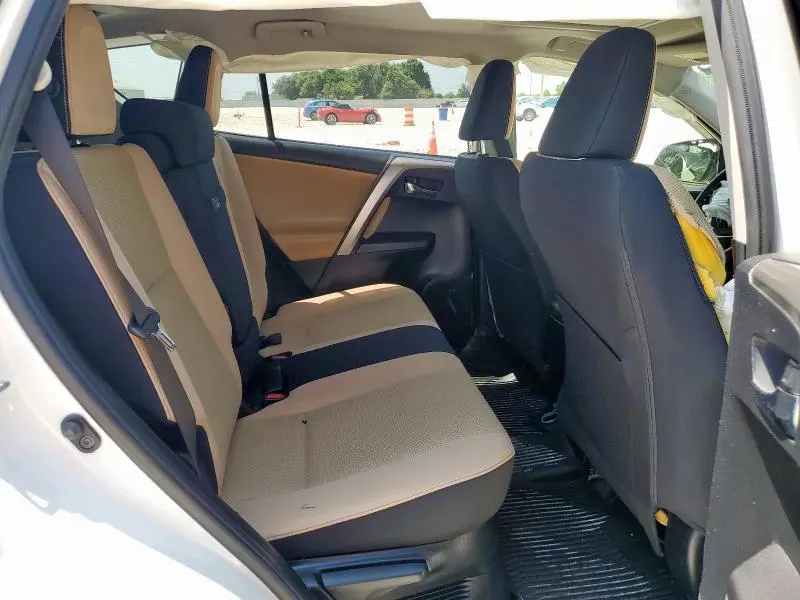 2018 TOYOTA RAV4 HV LE  