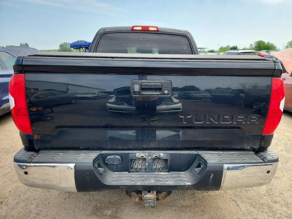 2018 TOYOTA TUNDRA CREWMAX SR5  