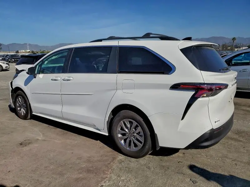 2025 TOYOTA SIENNA LE 8-PASSENGER  