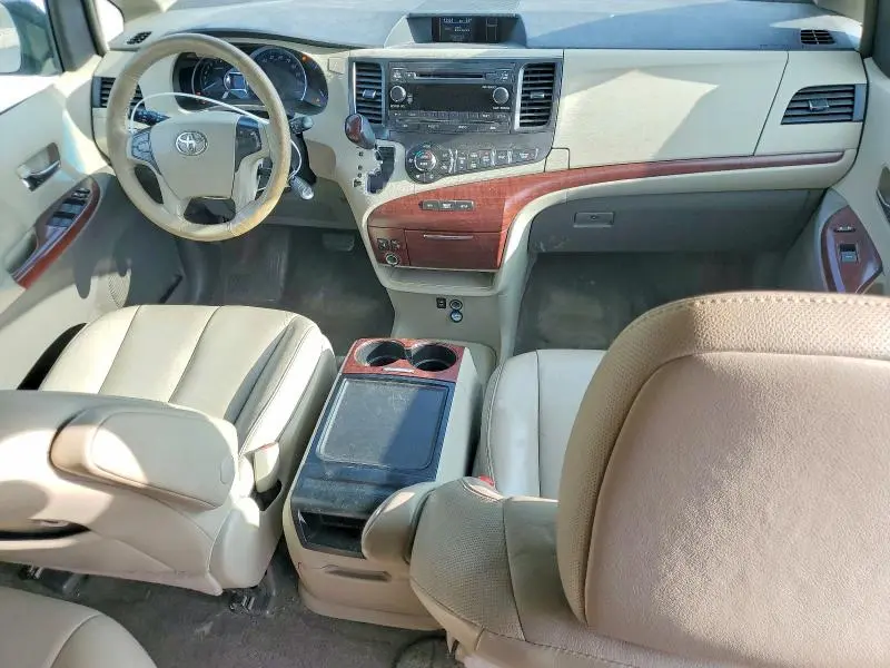 2014 TOYOTA SIENNA XLE 8-PASSENGER  