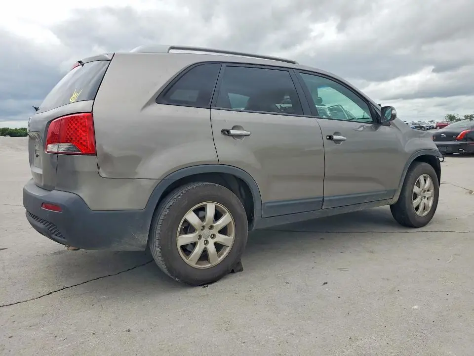 2013 KIA SORENTO LX  