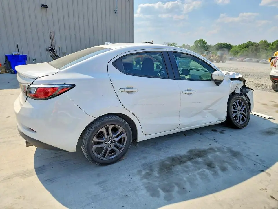 2019 TOYOTA YARIS LE  