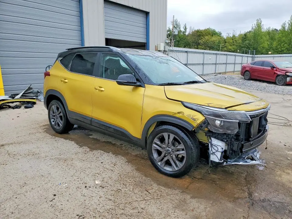 2023 KIA SELTOS S  