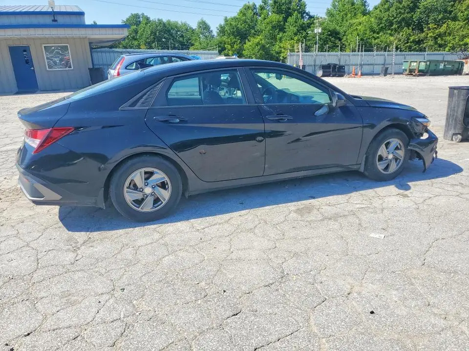 2024 HYUNDAI ELANTRA SE  