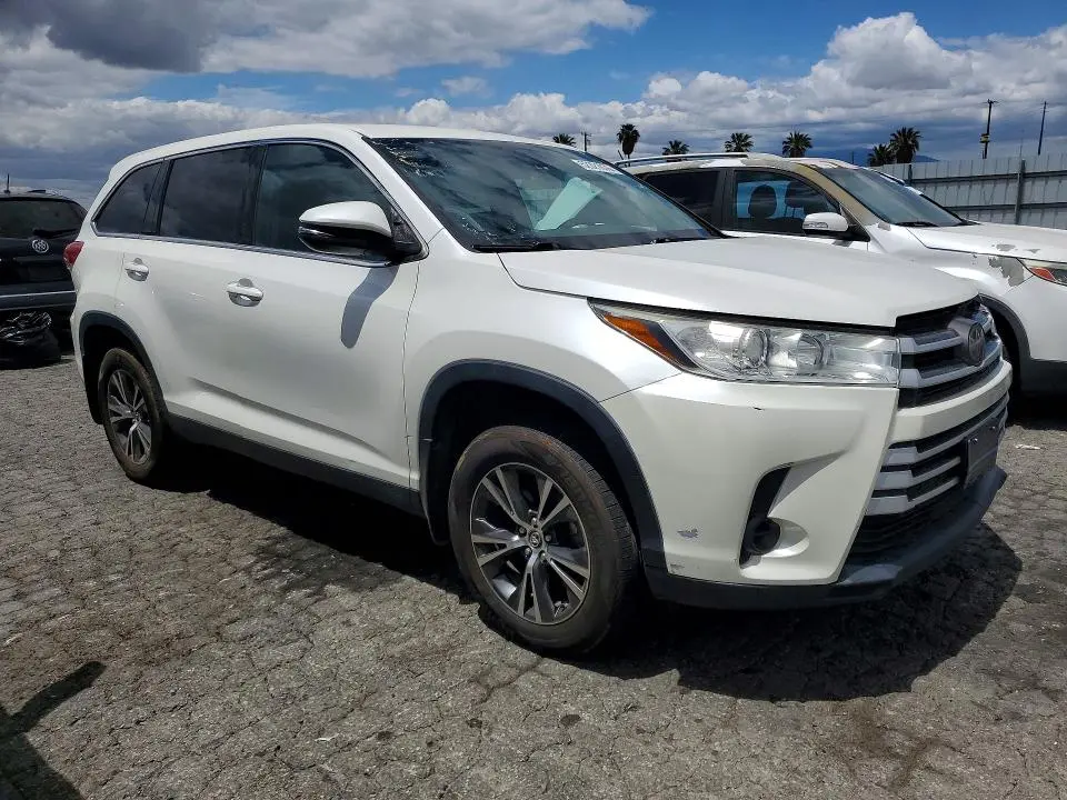 2019 TOYOTA HIGHLANDER LE  