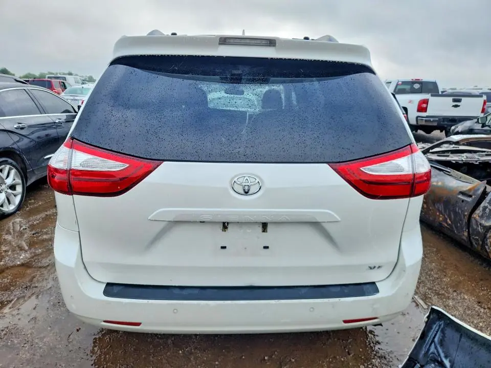 2019 TOYOTA SIENNA XLE 8-PASSENGER  