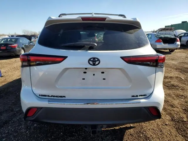 2022 TOYOTA HIGHLANDER XLE  