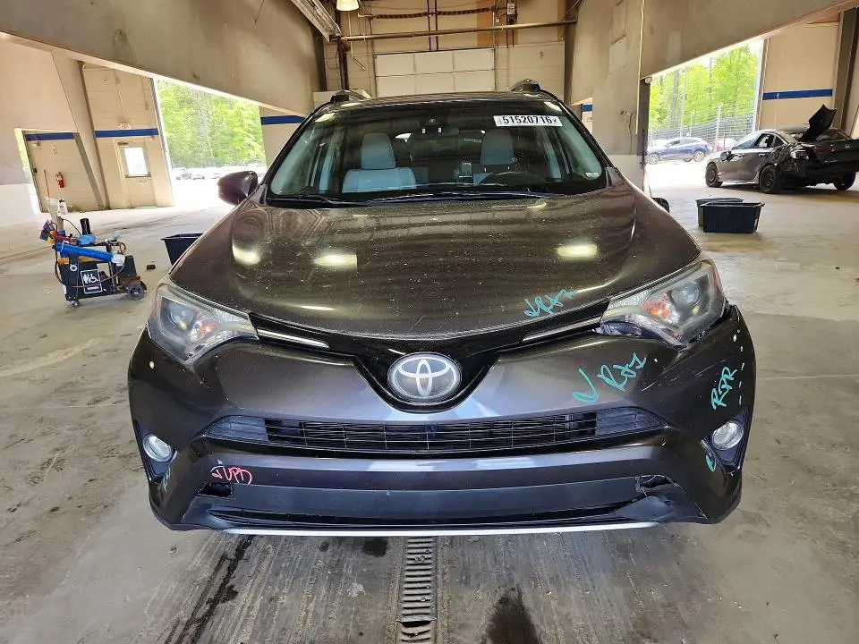 2017 TOYOTA RAV4 XLE  