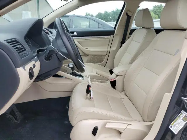 2010 VOLKSWAGEN JETTA SE  