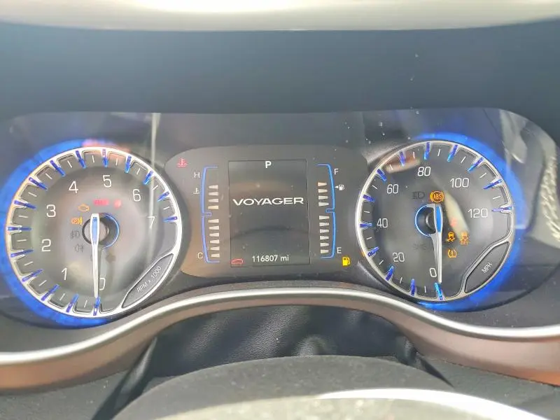 2022 CHRYSLER VOYAGER LX  