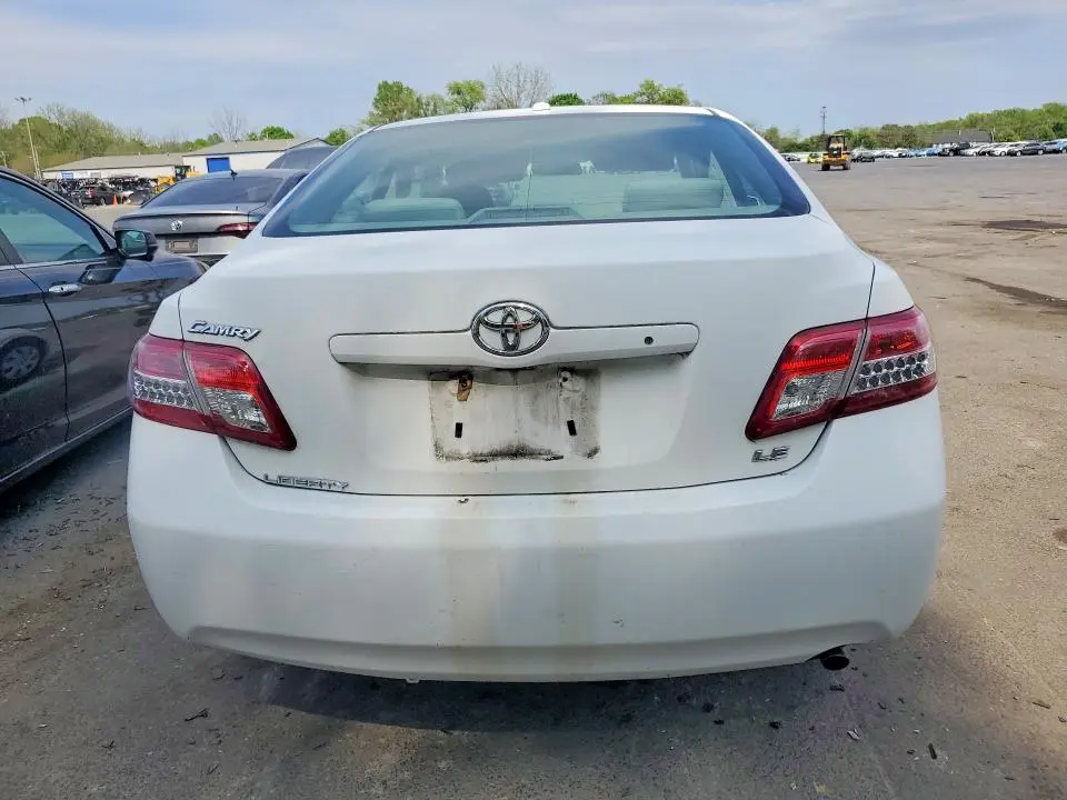 2011 TOYOTA CAMRY LE  