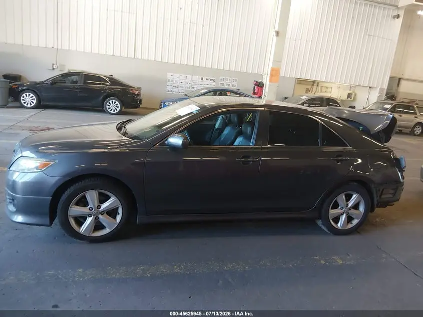 2011 TOYOTA CAMRY SE