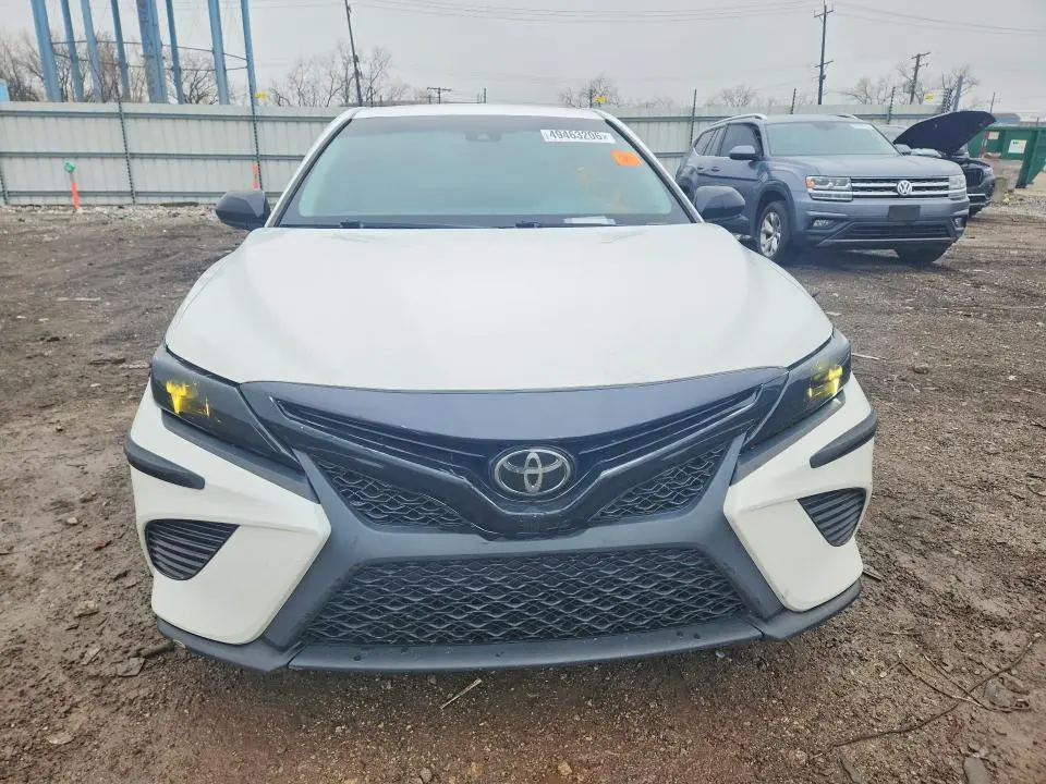 2018 TOYOTA CAMRY SE  