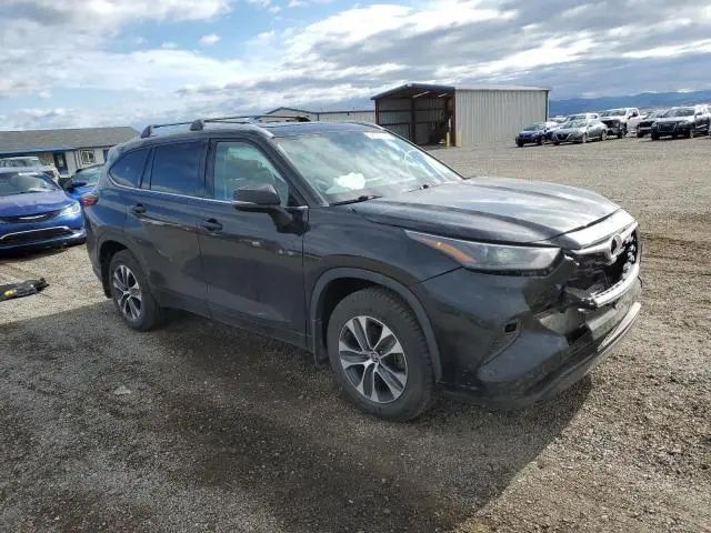 2022 TOYOTA HIGHLANDER XLE  