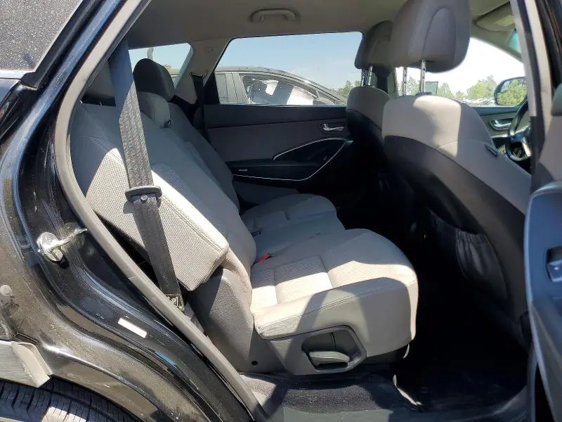 2017 HYUNDAI SANTA FE SE  