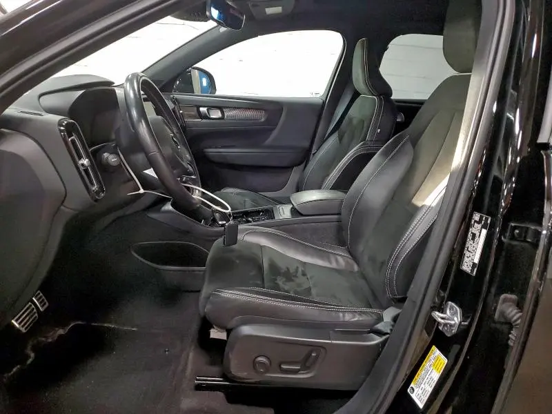 2021 VOLVO XC40 T5 R-DESIGN  