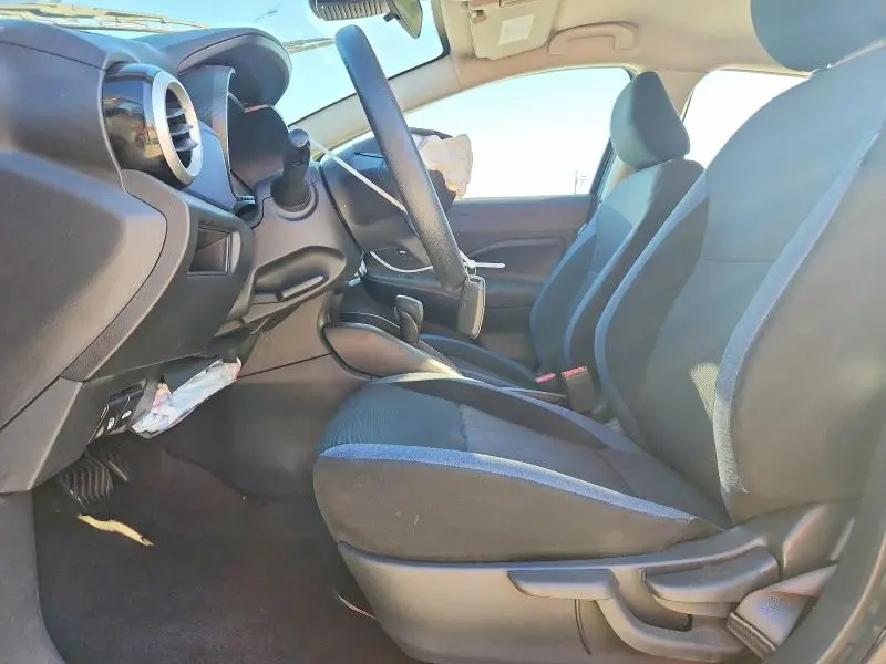 2023 NISSAN VERSA SV  
