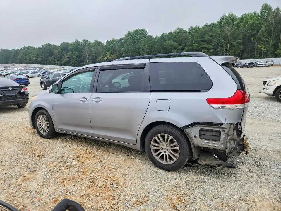 2013 TOYOTA SIENNA XLE 8-PASSENGER  