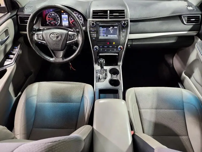 2016 TOYOTA CAMRY SE  