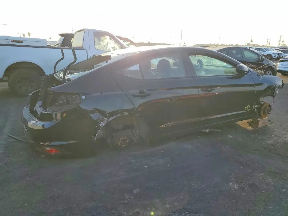 2019 HYUNDAI ELANTRA SE  