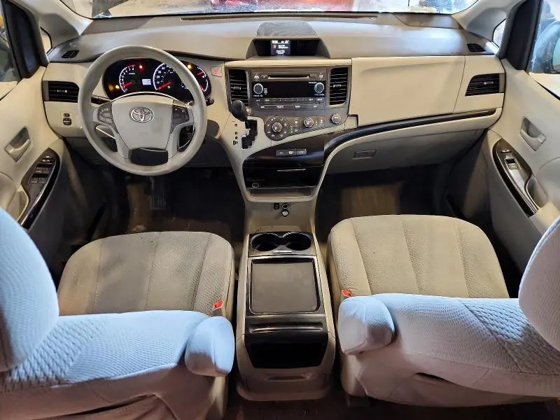 2011 TOYOTA SIENNA LE  