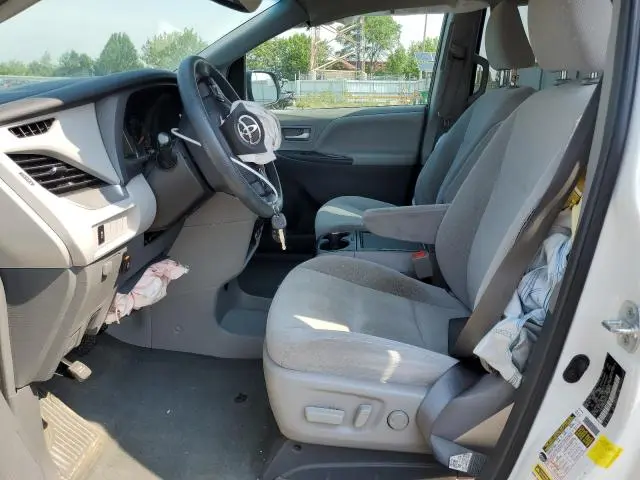 2017 TOYOTA SIENNA LE  