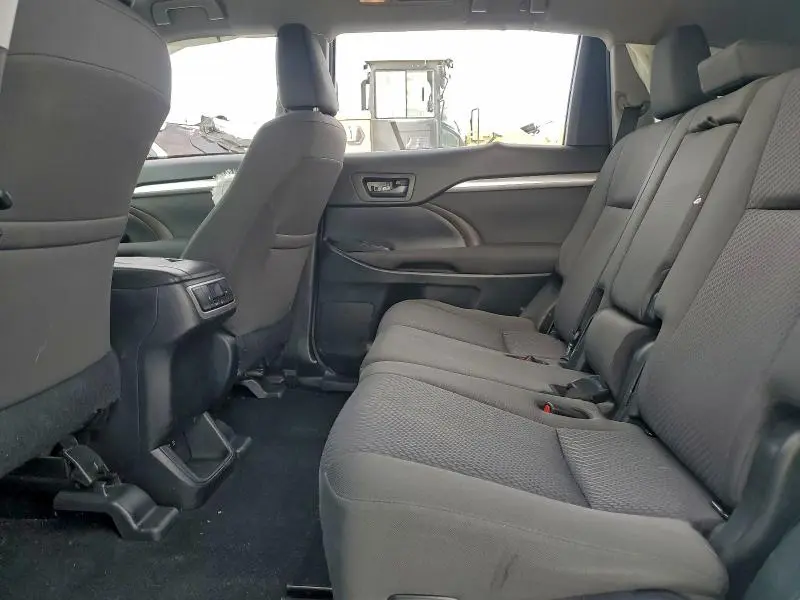 2017 TOYOTA HIGHLANDER LE  