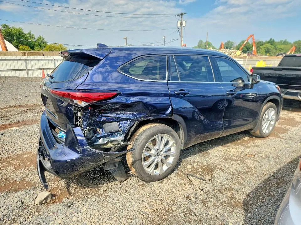 2022 TOYOTA HIGHLANDER LIMITED  