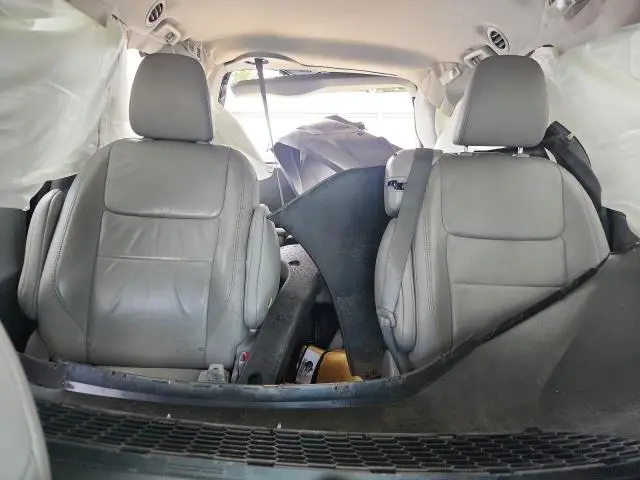 2015 TOYOTA SIENNA XLE  