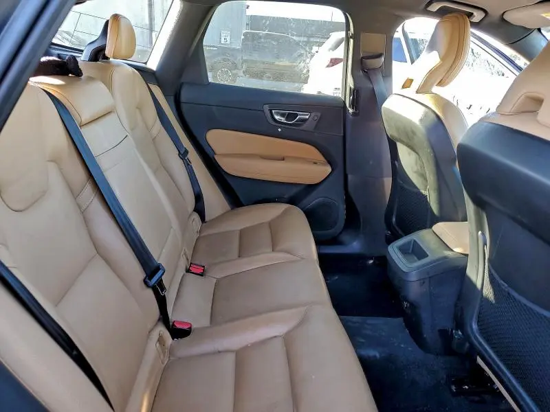 2019 VOLVO XC60 T5 MOMENTUM  