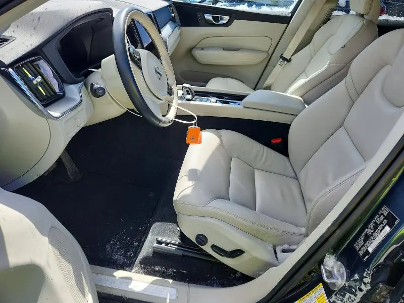 2024 VOLVO XC60 CORE  
