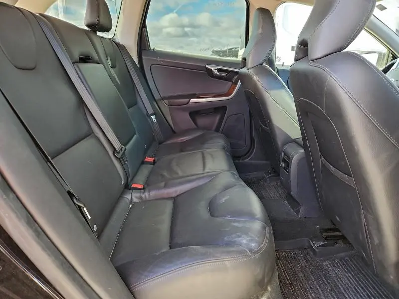 2016 VOLVO XC60 T6 PLATINUM  