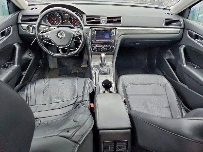 2016 VOLKSWAGEN PASSAT SE  