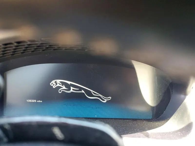 2011 JAGUAR XJ   