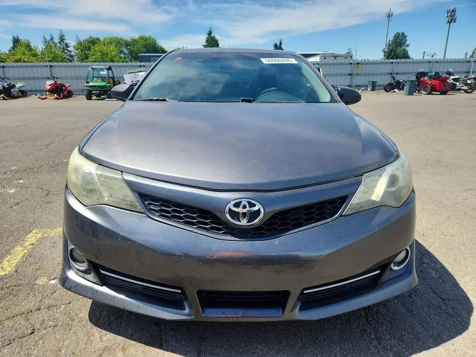2014 TOYOTA CAMRY SE  