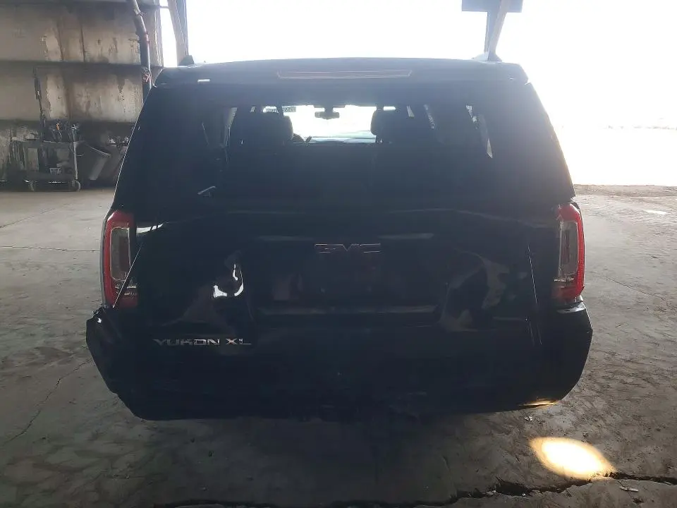 2017 GMC YUKON XL K1500 SLE  