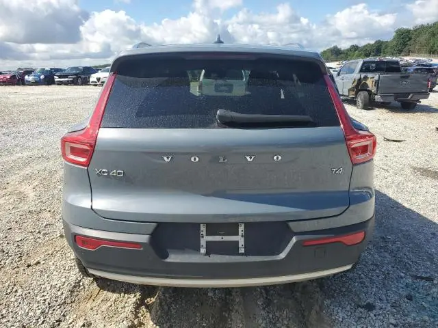 2022 VOLVO XC40 T4 MOMENTUM  