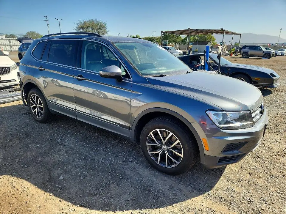 2020 VOLKSWAGEN TIGUAN SE  