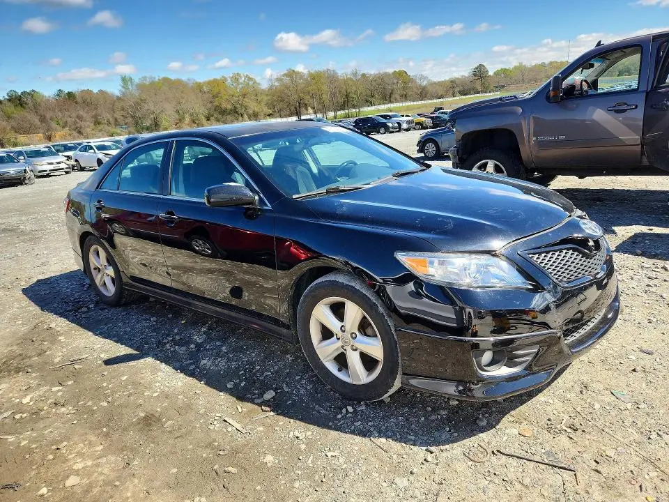 2011 TOYOTA CAMRY SE V6  