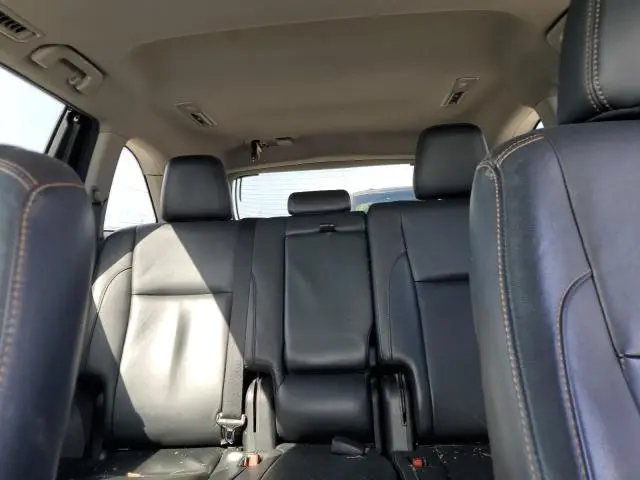 2017 TOYOTA HIGHLANDER SE  