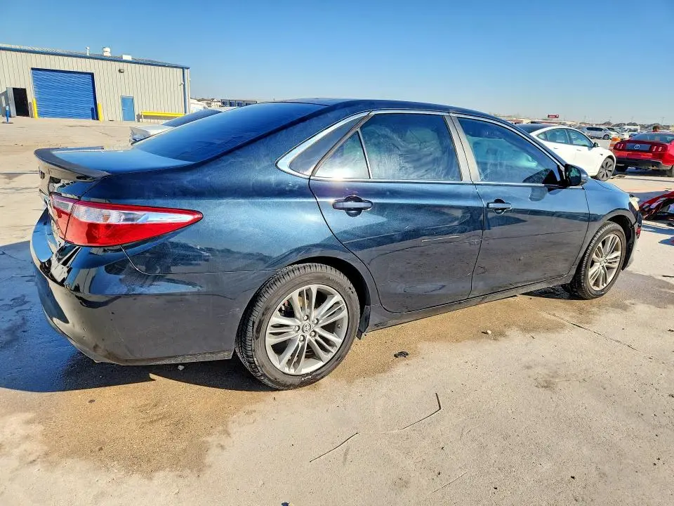 2015 TOYOTA CAMRY SE  