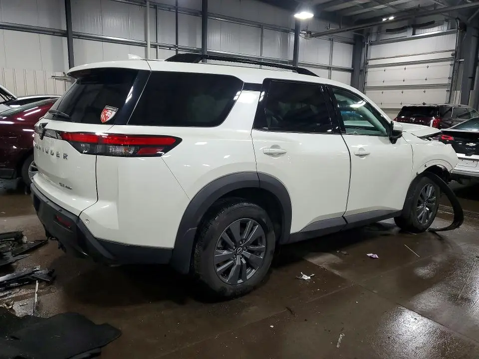 2024 NISSAN PATHFINDER SV  